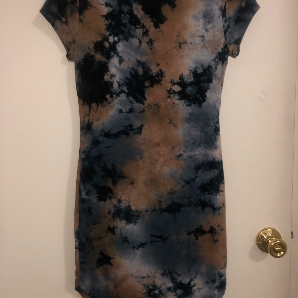 Dress - Picture 3 of 3